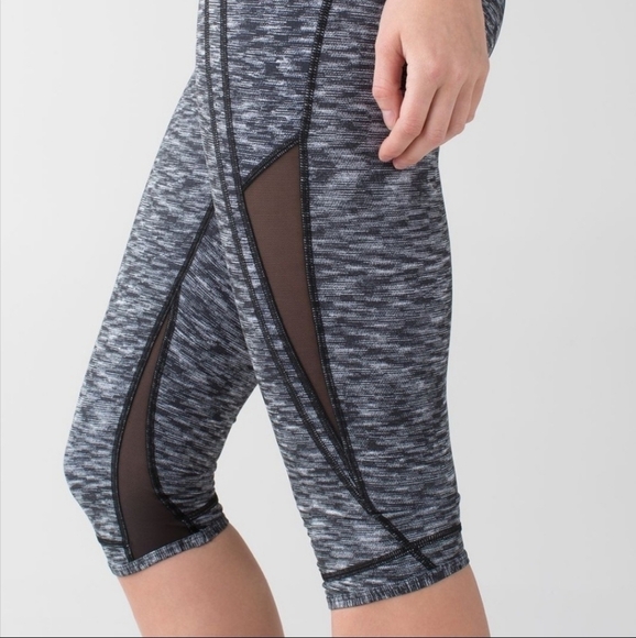 Lululemon Drop It Like It's Hot Crop Mesh Heathered Capri Leggings - Picture 2 of 7